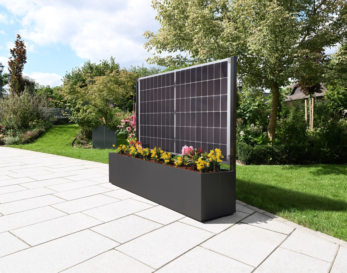Pflanzkasten mit integriertem Solarpanel - dach+holzbau