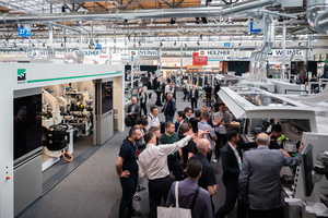  Großer Besucherandrang am Messestand der Weinig-Gruppe auf der LIGNA 2023 in Hannover. Dieses Jahr wird die Weinig-Gruppe in Halle 27 der Messe auf über 5000 m² Fläche Lösungen und Neuentwicklungen für die Holzwerkstoff- und Massivholzbearbeitung zeigen  