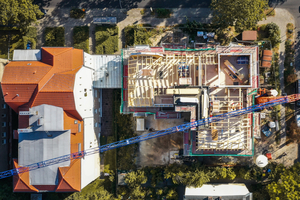  Die Zimmerei und Dachdeckerei Haberland Pechstein bietet sämtliche Arbeiten rund um das Dach an: vom Aufrichten des Dachstuhls bis hin zu den Dachdecker- und Klempnerarbeiten 