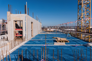 Mit ihrer Funktionsmembran können die Witterungsschutzbahnen unvorhergesehen eingedrungende Feuchte aus dem Bauteil entweichen lassen 