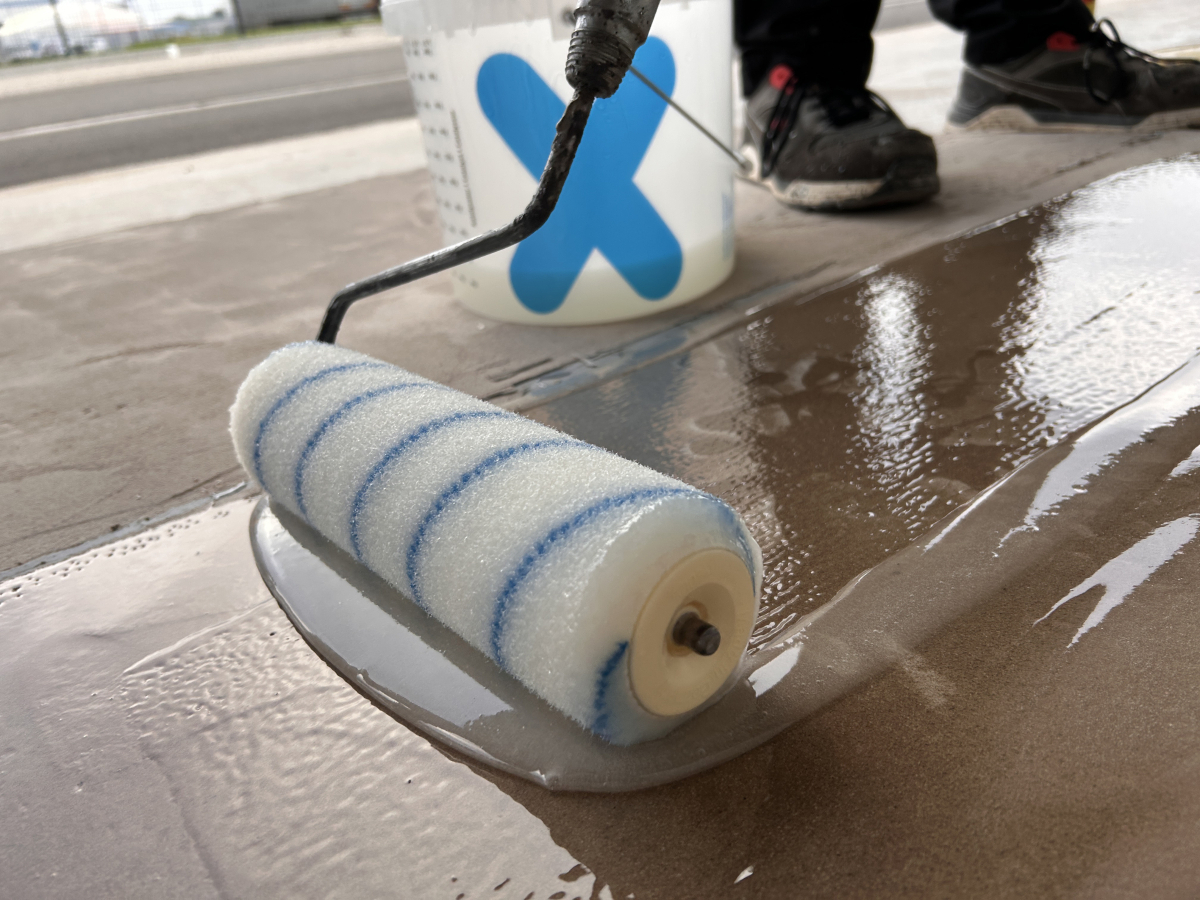 „Triflex Cryl UniPrimer 285“ von Triflex in der Anwendung