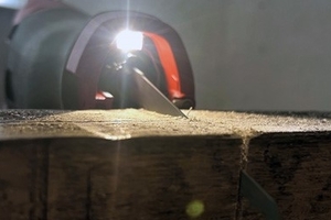  Die hellen LED-Lichter mit Nachleuchtfunktion sorgen für die optimale Ausleuchtung des Arbeitsbereiches. 