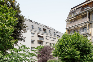  Mit einem zweigeschossigen, leicht asymmetrischen Dachaufbau auf einem Bestandsgebäude wurden zehn neue Wohnungen mit freier Grundrissgestaltung in Lausanne geschaffen 