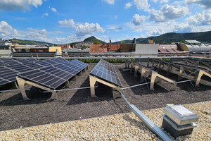  Die Solargrundrahmen „SGR 25“ haben einen Neigungswinkel von 25° und sind in den Randbereichen mit Windverbänden stabilisiert 