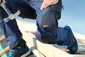  Die Arbeitshosen aus der Reihe „Litework“ sind im Bereich der Knie mit Cordura verstärkt 