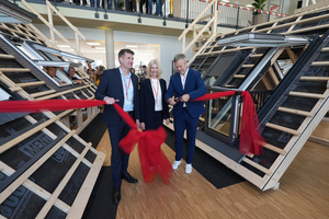  Eröffnung der „Velux-Akademie” in Düsseldorf am 8. Mai 2025 mit (von links nach rechts): Matthias Mager und Silke Stehr von der Velux-Deutschland-Geschäftsführung sowie Jacob Madsen, Executive Vice President für die Vertriebsregion Nord der Velux-Gruppe 