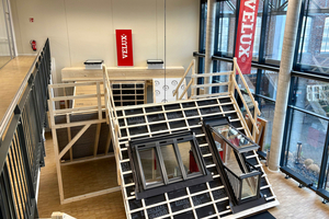  In der neuen „Velux-Akademie” in Düsseldorf gibt es mehrere Dachstuhlmodelle und Fenstermodule für Montagetrainings und Schulungen 