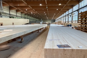  In den Derix-Werken wurden die Fachwerkträger vorgefertigt und für den Einsatz in der Sporthalle vorbereitet 