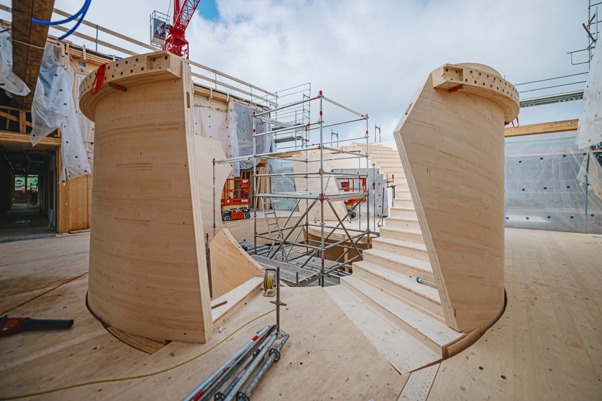 Blumer Lehmann_Stammhaus_Montage der Treppe