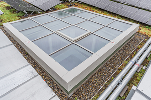  Pro Atrium sorgen 16 Glasdachelemente des „BA-Verglasungssystems“ für viel Tageslicht, eines von ihnen kann jeweils zum Lüften geöffnet werden 