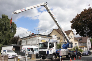  Jessat Ihre Dachdecker GmbH & Co. KG Autokran Baustelle  