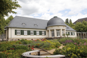  Das Kurparkpalais in Bad Pyrmont mit neuem Schieferdach im Juni 2025 