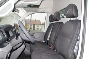  Die Sitze des Transporters sind auch bei längeren Fahrten komfortabel 
