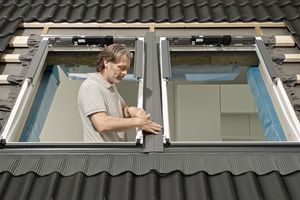  Der Kombi-Eindeckrahmen von Velux mit flexibler Mittelrinne ist ab sofort in verschiedenen Varianten erhältlich 