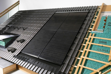 Indach-System „Braas PV Indax“ von Braas