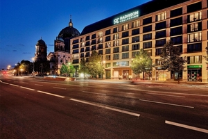  Der Fachkongress für Absturzsicherheit findet vom 25. bis 26. November 2025 im Radisson Collection Hotel in Berlin statt 