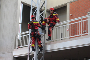  Fachkongress Absturzsicherheit Praxisvorfuehrung Hoehenrettung Feuerwehr Dortmund DASA 