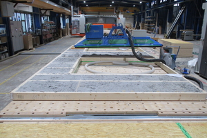  Die Holzrahmenbauelemente erhielten in der Vorfertigung eine Zellulose-Einblasdämmung 