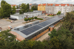  Die ehemalige Fahrzeughalle des Unternehmens Berlin Recycling nach der fertiggestellten Sanierung 