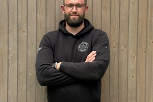  Malte Grotelüschen ist Geschäftsführer der Zimmerei Grotelüschen &amp; Hallo aus Dötlingen im Kreis Oldenburg und seit 2024 Mitglied des „Roofer's Club“  