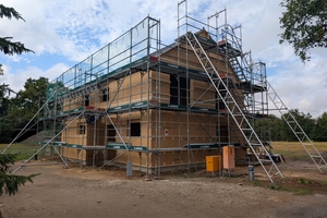  Ein Wohnhaus in Holzrahmenbauweise mit Holzfaserdämmung, vorgefertigt und aufgerichtet von der Zimmerei Grotelüschen &amp; Hallo 