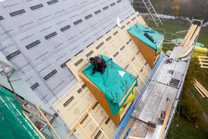  Lücken zwischen den Dämmplatten und anzuschließenden Bauteilen wurden mit einem zum System gehörenden Schaum ausgefüllt 