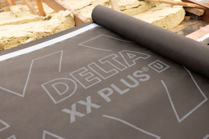  Die Unterdeckbahn „Delta XX Plus“ von Dörken besitzt eine TPU-basierte, oxidationsstabile Membran und ist aus dem Orkanofentest unbeschädigt hervorgegangen. Damit kann ihr eine 30-jährige Funktions-dauer bescheinigt werden 