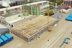  Mit Nagelplattenbindern lassen sich Hallen und Gewerbegebäude für unterschiedliche Zwecke errichten, sowohl für Industrieunternehmen als auch für landwirtschaftliche Betriebe 