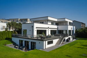  Einfamilienhaus mit Flachdächern und Dachterrassen 
