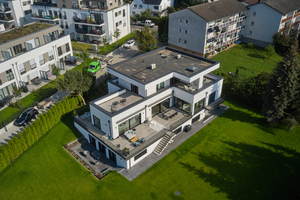  Einfamilienhaus mit Dachterrassen und umlaufenden Balkonen 