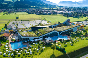 Gewinner in der Kategorie „BuGG-Gründach des Jahres 2025“ ist die Therme Amadé in Altenmarkt im Pongau (Österreich)