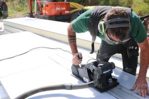  Anwendung des „Panel Cutter TruTool TPC 165“ von Trumpf  