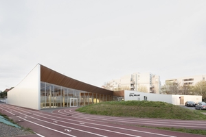  Rund um das Sportzentrum wurden Lauf- und Sprintstrecken sowie ein begehbarer Hügel für Fußgänger und Kinder angelegt 