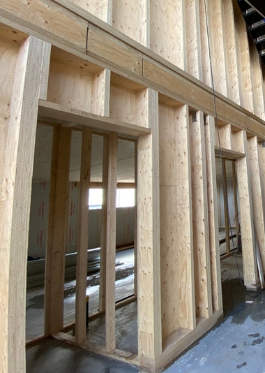 Schwelle und Raehm aus „Kerto LVL L-panel“ von Metsae Wood