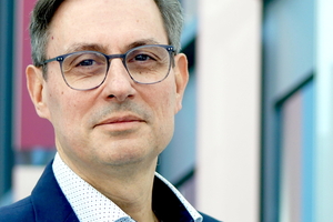  Ulrich Marx ist seit 2009 Hauptgeschäftsführer des Zentralverbands des Deutschen Dachdeckerhandwerks e.V. (ZVDH) 