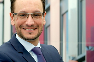  André Büschkes ist Dachdeckermeister und leitet einen Dachdeckerbetrieb in Euskirchen mit acht Mitarbeitenden. Der ehemalige Vizepräsident des ZVDH ist seit 2023 Mitglied des Vorstands der BG Bau 