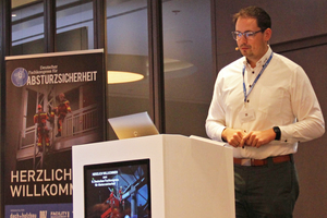  Thomas ­Reykers von ABS Safety beschrieb, wie sich permanente Anschlageinrichtungen von der PSA zum Bauprodukt entwickelten 