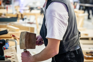  Der Zimmerer Ludwig Benz aus Brandenburg gewann die Goldmedaille bei den Deutschen Meisterschaften 2025 im Bauhandwerk 