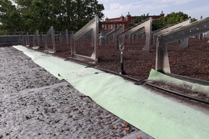  Fixodrain XD 20 mit Solarbasisplatten und Solargrundrahmen sowie Aquafleece AF 300 