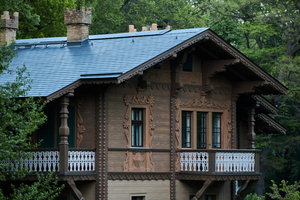  Durch die Sanierung und Neudeckung des Daches wurde das ursprüngliche Erscheinungsbild des „Schweizer Hauses“ weitestgehend wiederhergestellt 