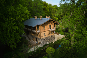  Das „Schweizer Haus“ in Klein Glienicke liegt inmitten urwüchsiger Natur und wurde aufwendig saniert 