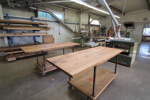  In der Tischlerei der Firma Knapp entstehen viele maßgefertigte Produkte aus Altholz 