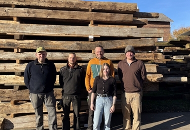 Team der Firma Altholz Knapp mit Benjamin Staude und Carola Sch?rzeberg