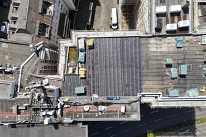  Das Verlagshaus von J.P. Bachem in unmittelbarer Nähe zum Kölner Hauptbahnhof wurde vor kurzem um eine Etage erhöht. Das Dach wurde von Norman Reuters Team gedämmt und abgedichtet 