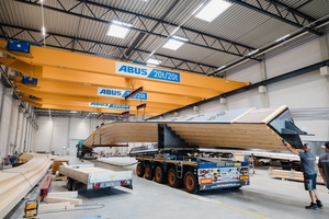  Große Teile der Holzbrücke wurden im Werk von Schmees &amp; Lühn über einen Zeitraum von rund sieben Monaten vorgefertigt 