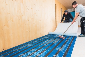  Die Schutzbahnen „Solitex Adhero Sensis“ mit streifenförmiger Feuchtesensorik bieten Sicherheit vor Leitungswasserschäden während der Nutzungsphase 