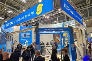  Die offene Gestaltung des LUX-top-Messestands auf der Dach+Holz 2026 in Köln lädt zu persönlichen Gesprächen und individueller, unverbindlicher Beratung ein 