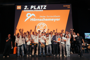  Das Team der Firma Hörnschemeyer Dächer aus Wallenhorst wurde für das Konzept des „Young Roofers + Roofers Friends Cup” in der Sonderkategorie der „Dachkrone 2025“ mit dem 2. Platz ausgezeichnet 