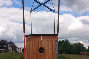  Die Firma Wacker Bauprodukte zeigt mit ihren Aluminium-Leichtbau-Lasttraversen auf der Messe, wie sich vorgefertigte Holzwände und Module einfach aufnehmen und montieren lassen 