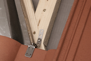  Erstellung einer Kehle aus Dachziegeln mit der Grat- und Kehlklammer „512“ 